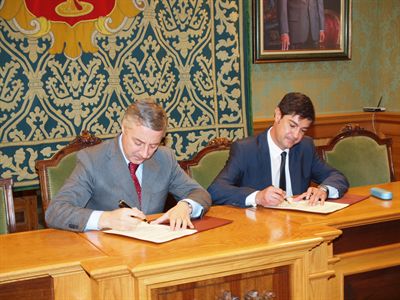 El alcalde de Cuenca y el ministro de Fomento firman el protocolo para el desarrollo de los terrenos de Renfe
