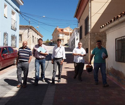 Ávila visita el renovado barrio de Buenavista