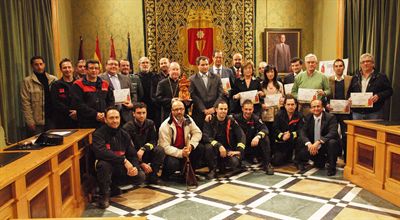 El Obispado de Cuenca recibe el premio Bombero de Oro por su contribución y apoyo a la extinción de incendios
