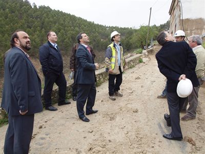 El alcalde visita la Oficina Técnica del  Proyecto Urbana y las primeras obras que se están ejecutando en el barrio de San Antón