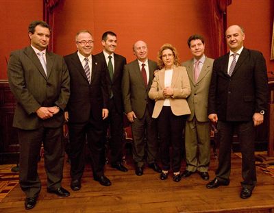 Los alcaldes del Grupo de Ciudades Patrimonio entregaron el Premio Patrimonio 2010 a la Fundación Santa María la Real de Aguilar de Campoó, presidida por José María Pérez “Peridis”