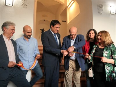 Mariscal inaugura la exposición homenaje a Pedro Mercedes y a la alfarería conquense