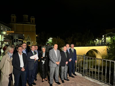 El Puente de San Antón ya luce su nueva iluminación artística y ornamental 