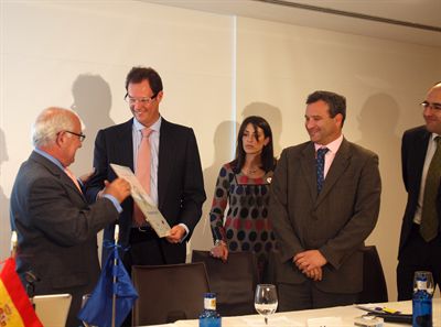 El alcalde felicita al Hotel Torremangana por obtener el certificado “Safehotel” concedido por la Fundación Fuego