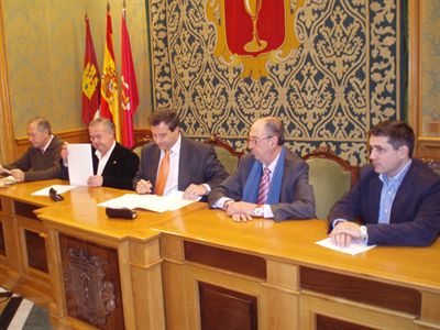 Ayuntamiento y Peña Taurina firman un convenio  para la celebración de las IV Jornadas Taurinas de Cuenca 
