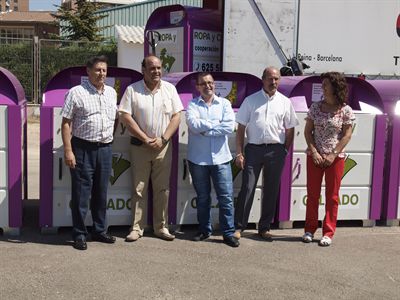 Comienza la distribución por Cuenca capital de veinte contenedores de recogida de ropa y calzado usados