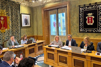 El Pleno del Ayuntamiento nombra Hijo Adoptivo de Cuenca a Maximino Pérez