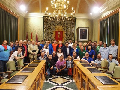 Ángel Mariscal da la bienvenida a los participantes en el XV Congreso del Toro de Cuerda y desea que sea un éxito