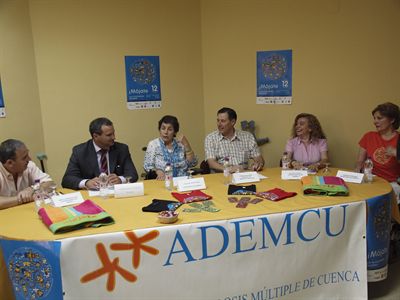 El alcalde participa en la presentación de la campaña “Mójate por la esclerosis”