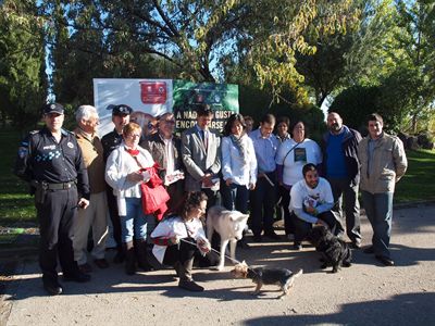 El Ayuntamiento lanza una campaña para luchar contra los excrementos de perros en los parques 