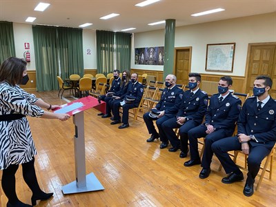 Los seis nuevos efectivos de Policía Local toman posesión de su cargo tras finalizar su formación  