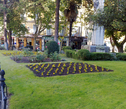 El Ayuntamiento embellece plazas, parques y jardines con la plantación de más de 5.000 ejemplares florales