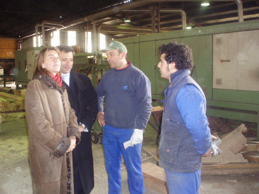 El alcalde felicita la navidad a los trabajadores de la Fábrica de Maderas