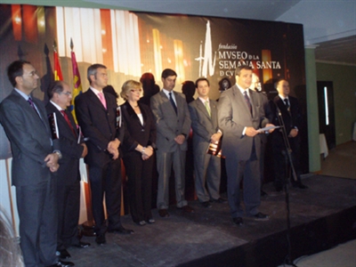 El alcalde firma el acta de constitución de la Fundación del Museo de Semana Santa