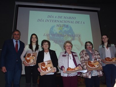 El Ayuntamiento reconoce y premia la labor de cinco mujeres conquenses  