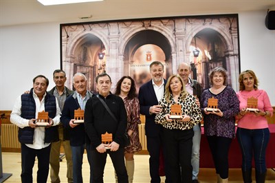 El Ayuntamiento reconoce a los doce empleados públicos que se han jubilado en este 2025